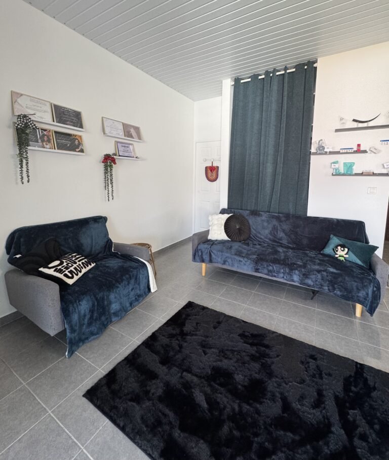 Espace de pose du Studio Amanda Cohen – extensions de cils professionnelles à Cayenne Guyane