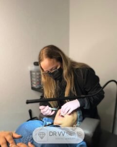 Pose de strass dentaire après formation professionnelle